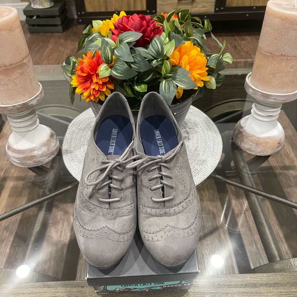 Lower East Side Light Gray Wingtip Oxfords ladies Size 8
